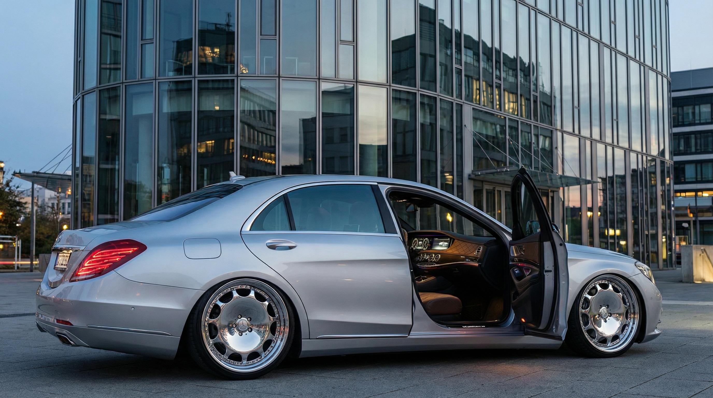 黑丝银色豪华轿车气动避震改装视频